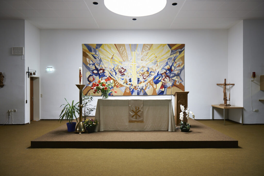 Die Kapelle ist Teil der Aktivitäten im Wohnstift am Tiergarten und hat im Gottesdienst wechselnde Pfarrer zu Besuch